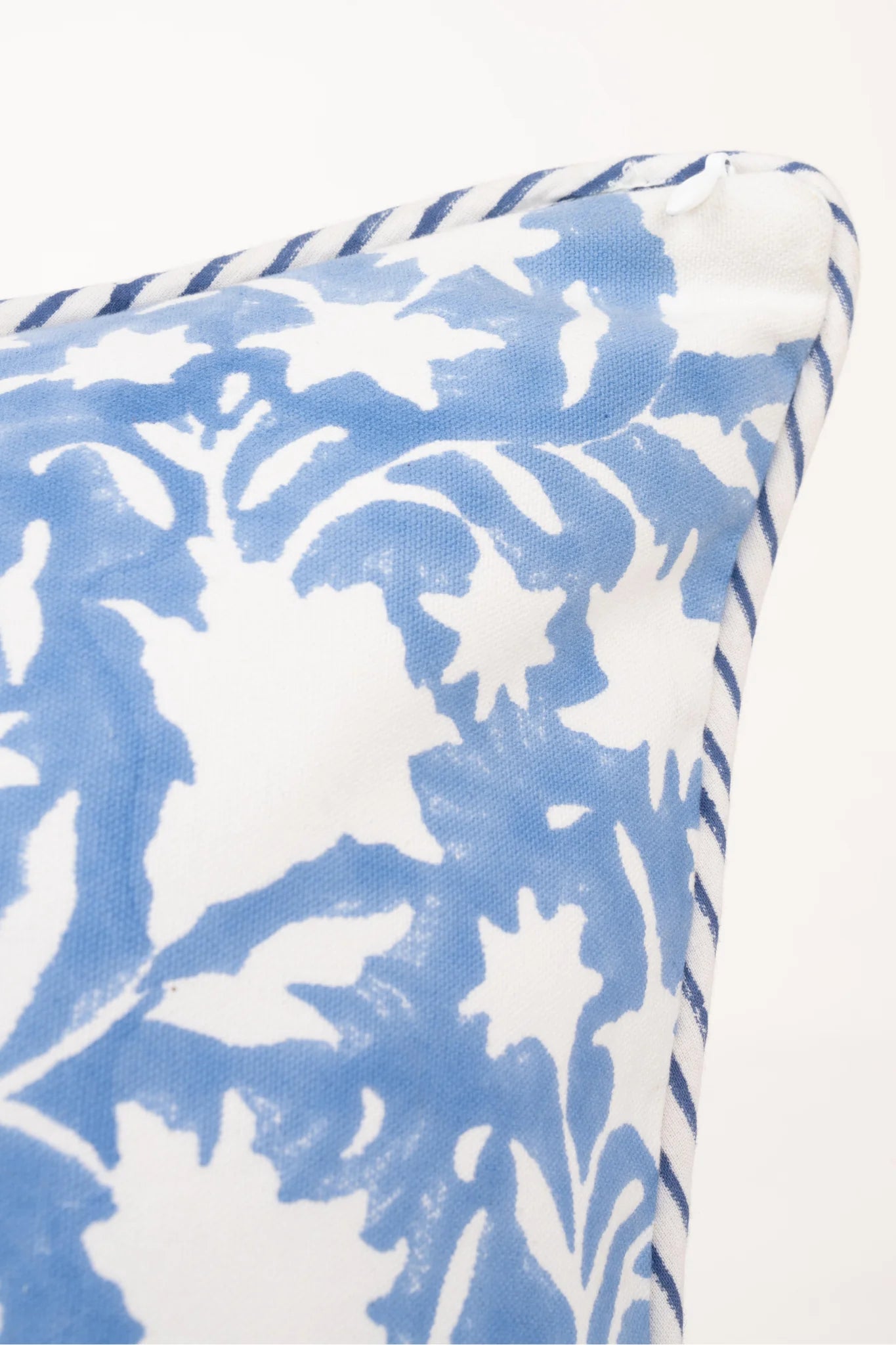 Les Fleurs Blockprint Reversible Pillowcase in Periwinkle Blue 20"x20" - Inner Child